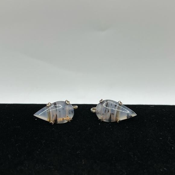 Beautiful Vintage Tear drop Screw Back Earrings - Picture 1 of 3